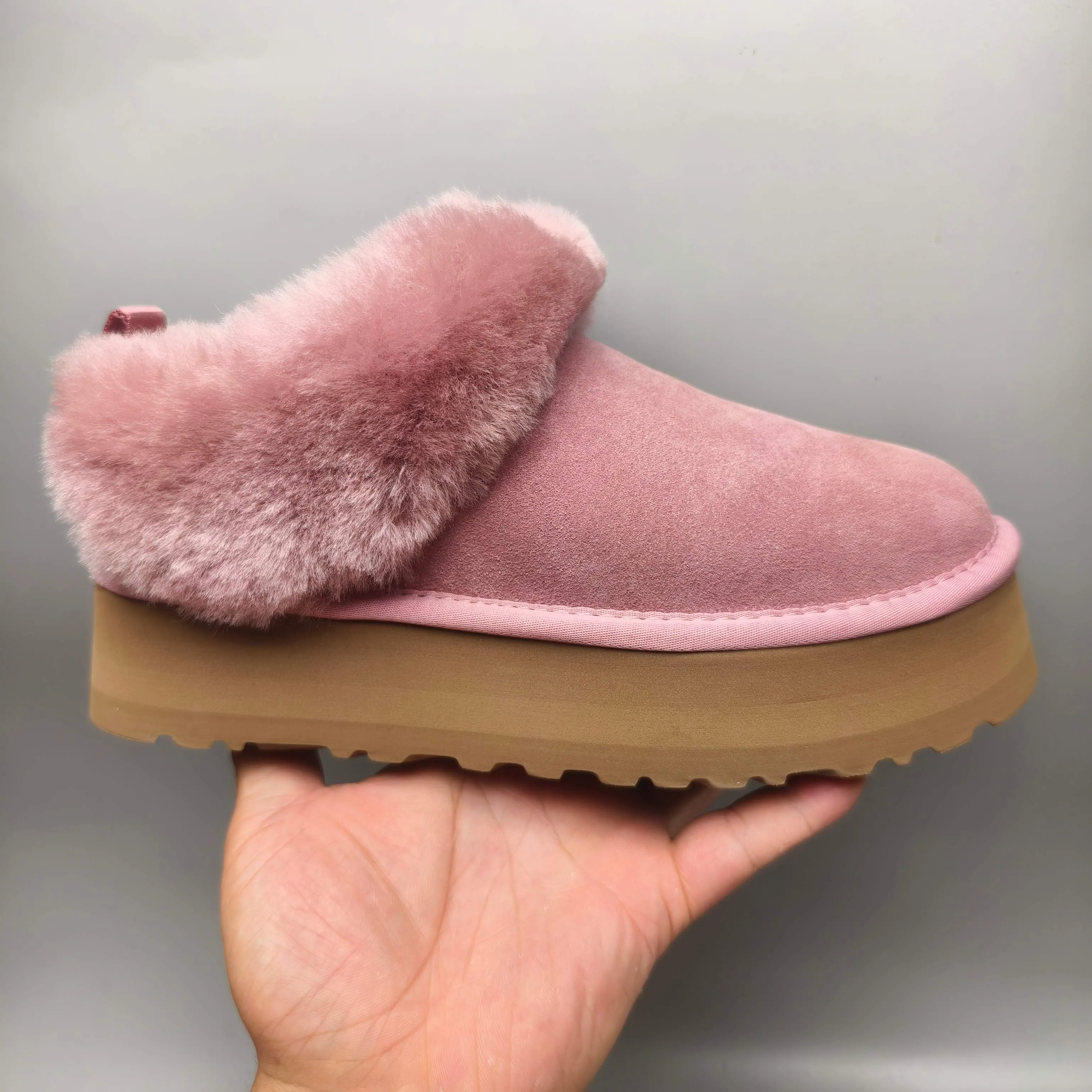 💰480 UGG sheepskin all-in-one 1393 thick-soled suede slip-on slip-on shoes. Color: maroon, green, sand, pink. Matching sizes: 35-40.